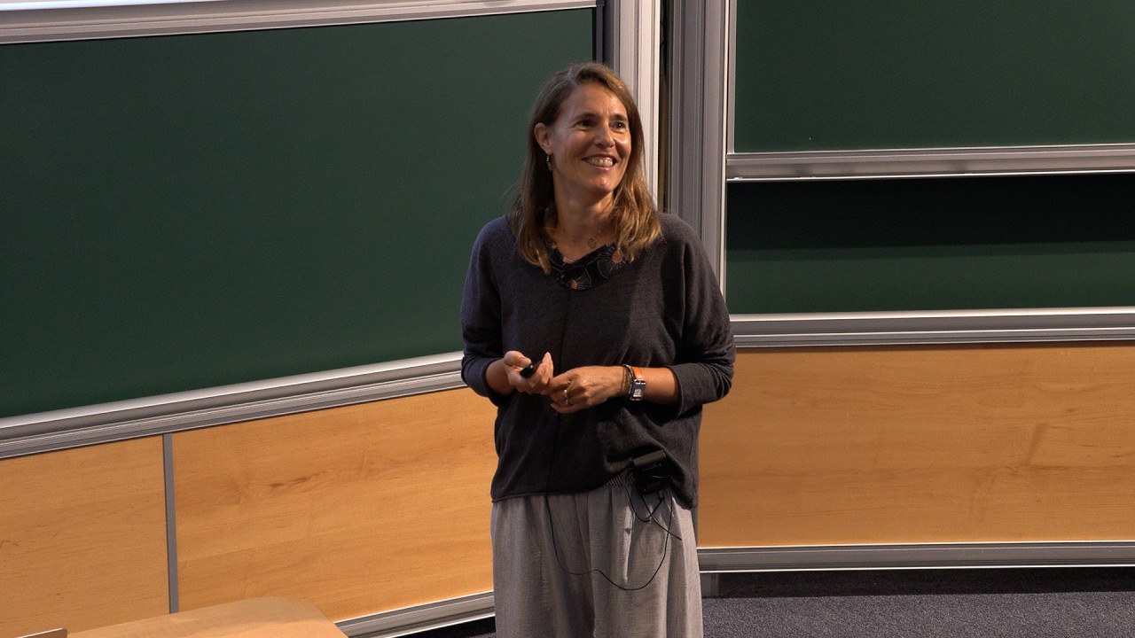 Mariana Grana - EFTs with symmetric moduli spaces: the landscape and the swampland