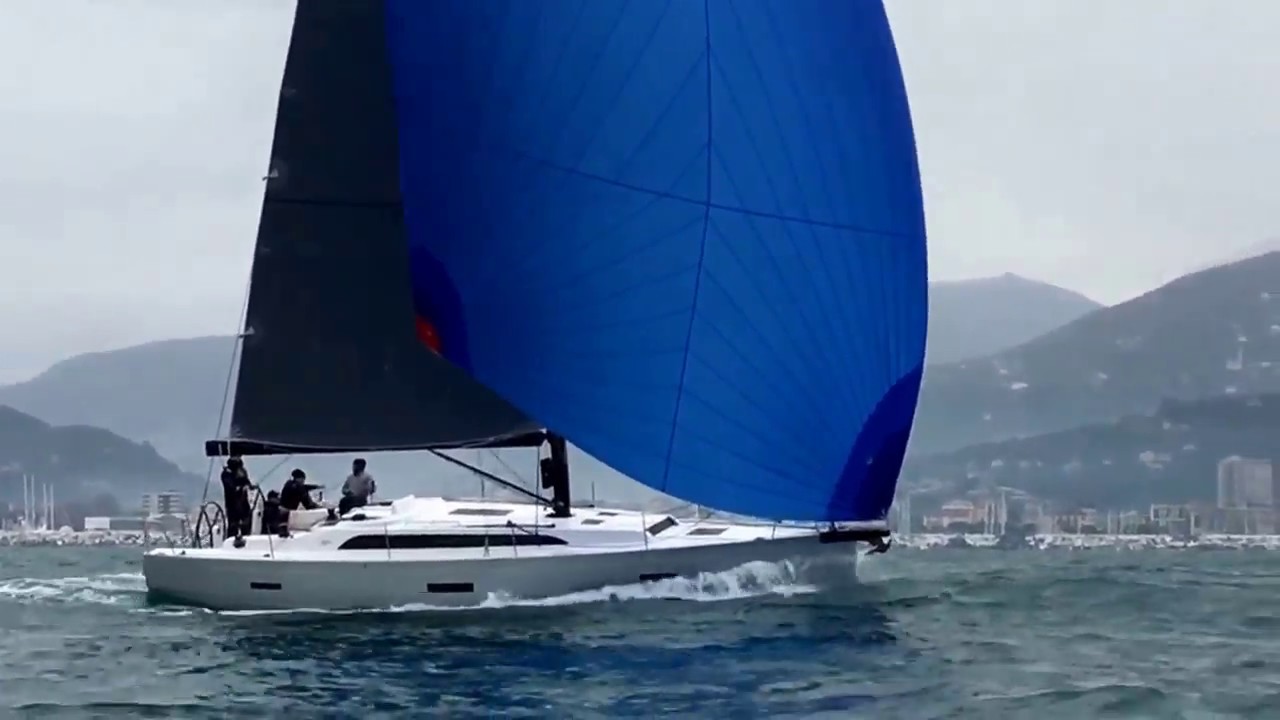 Il nuovo X4 in navigazione a Chiavari sotto Gennaker