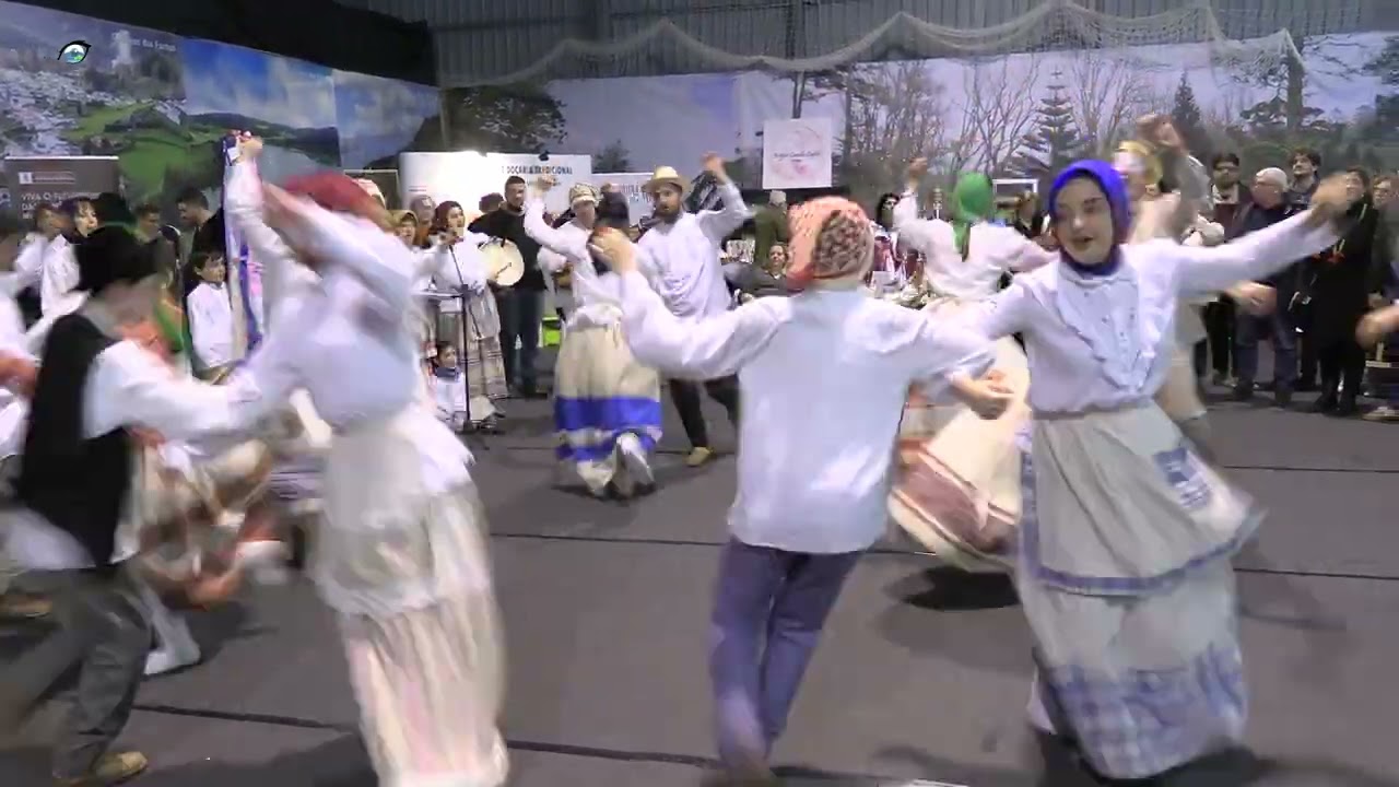 PÉZINHO DA VILA PELO GRUPO FOLCLÓRICO DE ÁGUA RETORTA