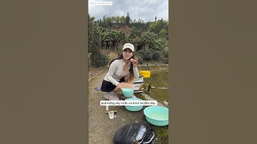 em cần thủ xinh đẹp đi xin bột mỳ và trứng của bà cụ già và hứa câu được cá mang lại cho bà #fishing