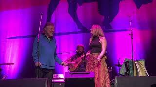2022 Robert Plant pays tribute to Low’s Mimi Parker - Everybody&#39;s Song
