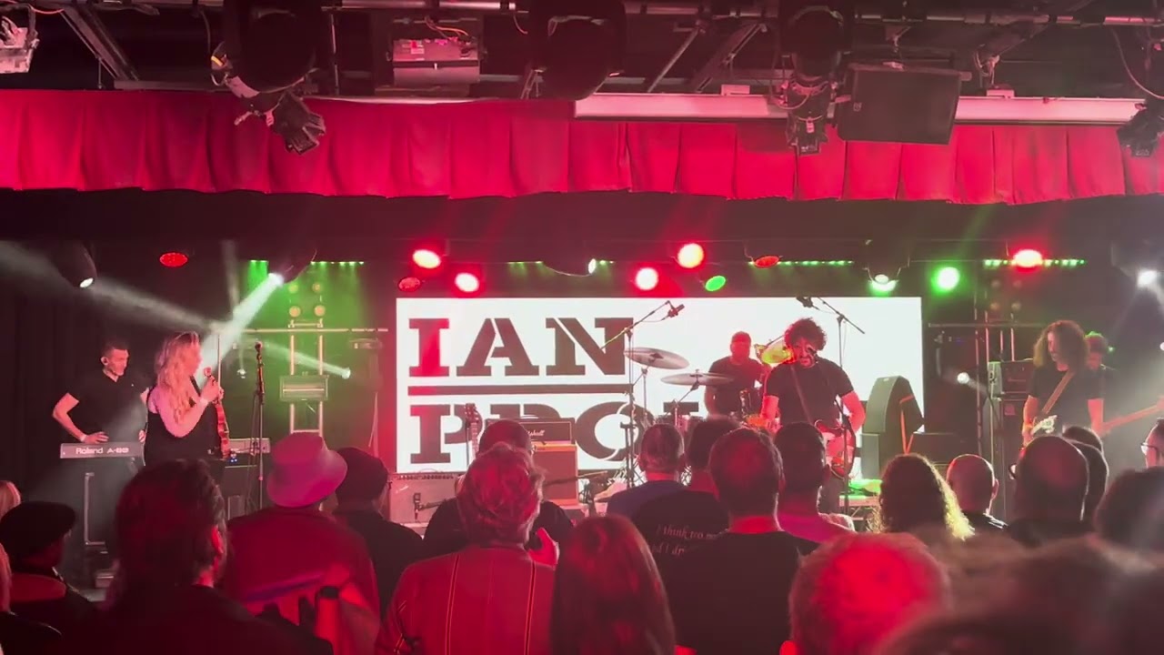 'Name & Number' - Ian Prowse & Amsterdam - 15/11/25 @ Shiiine On Weekender, Butlins Minehead 