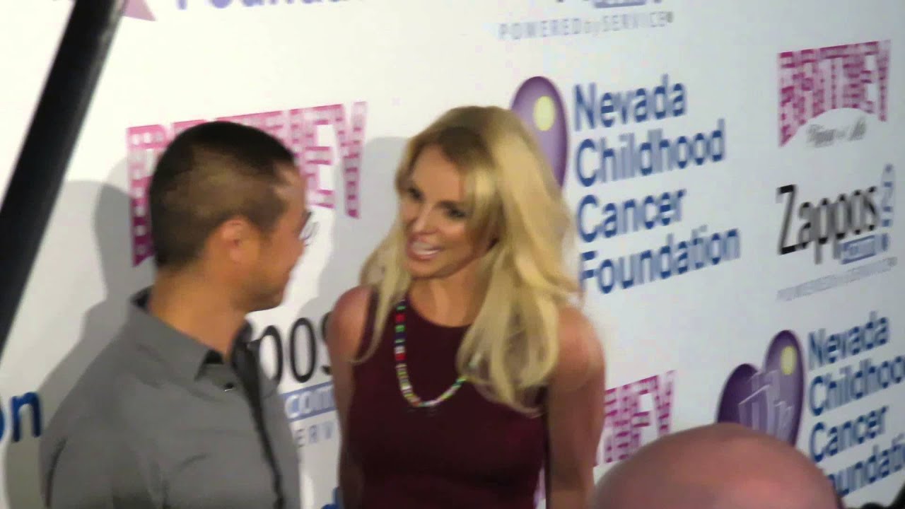 Britney Spears on the Zappos Green Carpet in Las Vegas 2/26/15 gaga tayfa