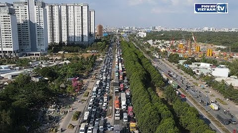 TPHCM: Các cửa ngõ đông nghịt người về quê nghỉ Tết Dương Lịch