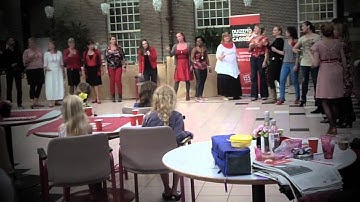 Duizend Stemmen op weg naar Carré - Tess Gaerthe