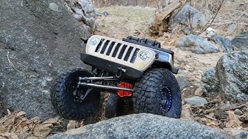 Custom Axial SCX10 III Gladiatot first trail run with full build