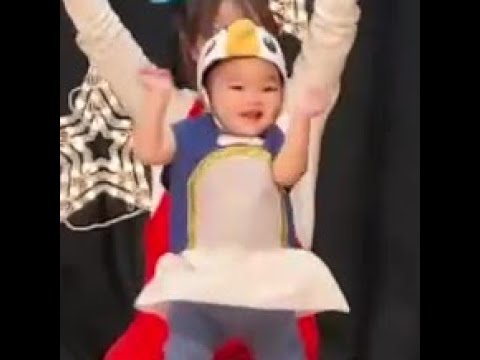 つきちゃんねる　クリスマスお遊戯会　v221210　#赤ちゃん,#akb ,#アイドル ,#むすんでひらいて,#激カワ,#お遊戯会,#ダンス,#崖の上のポニョ,#ジブリ,