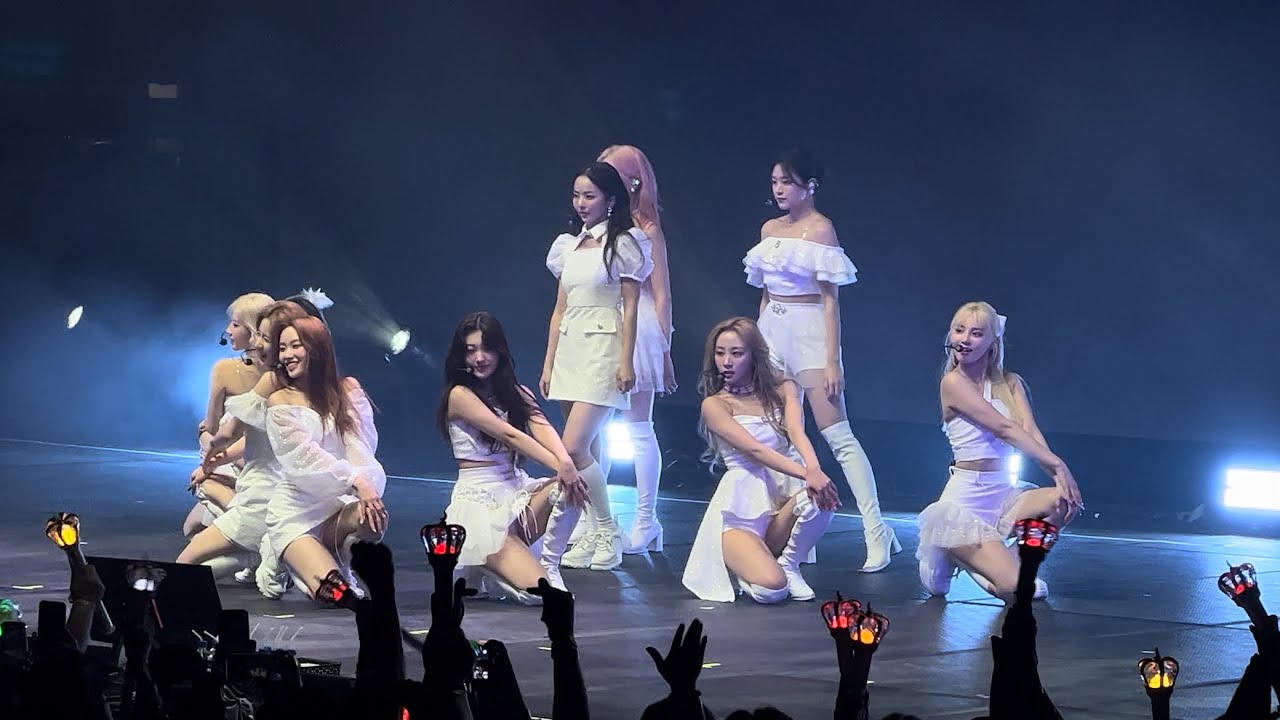 4k 220815 LOONA (이달의 소녀) 'Heat’ & ‘Star’ 1st World Tour at Reading PA