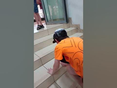 как поднимаются по лестнице - YouTube