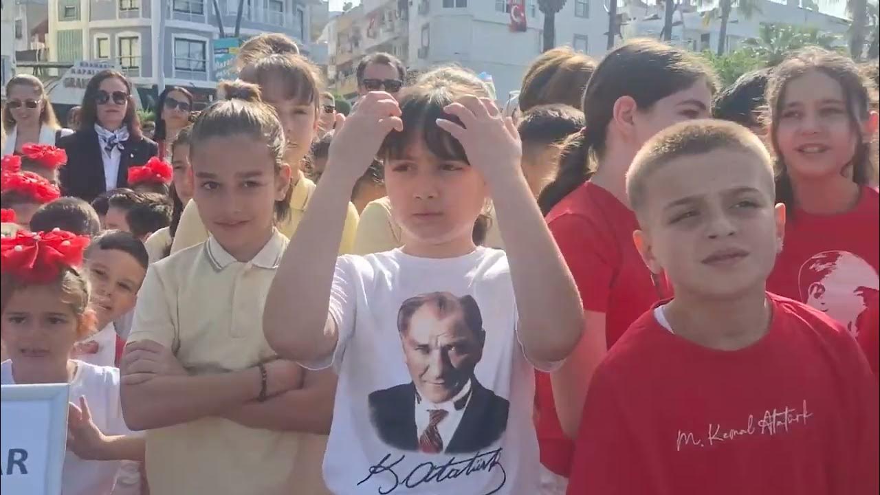 Marmaris'te 23 Nisan Coşkusu Çelenk Töreniyle Başladı