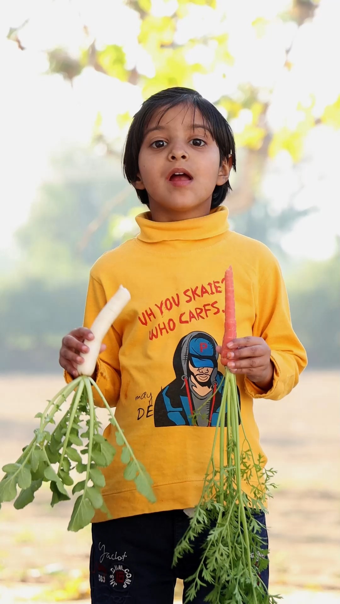 Mansi Carrot and Radish ? kese khati hai #carrot #funnyshorts #shorts #viral