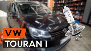 Come cambiare Lampadina faro principale VW TOURAN (1T3) - video tutorial
