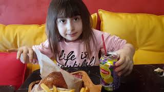 Mukbang Hamburger Soru Cevap Türkçe Deren Ve Selen Kardeşler