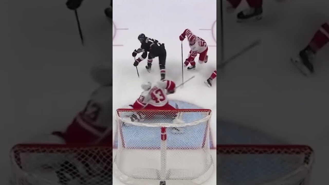 Petr Mrazek with the huge stop. 🧤❌