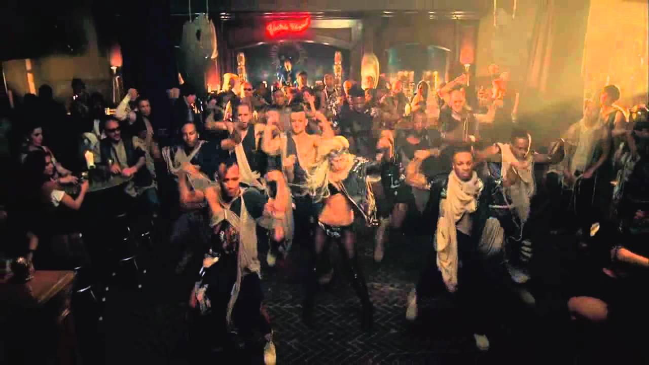 Лэди гага украла движения у ред фоксес :))))