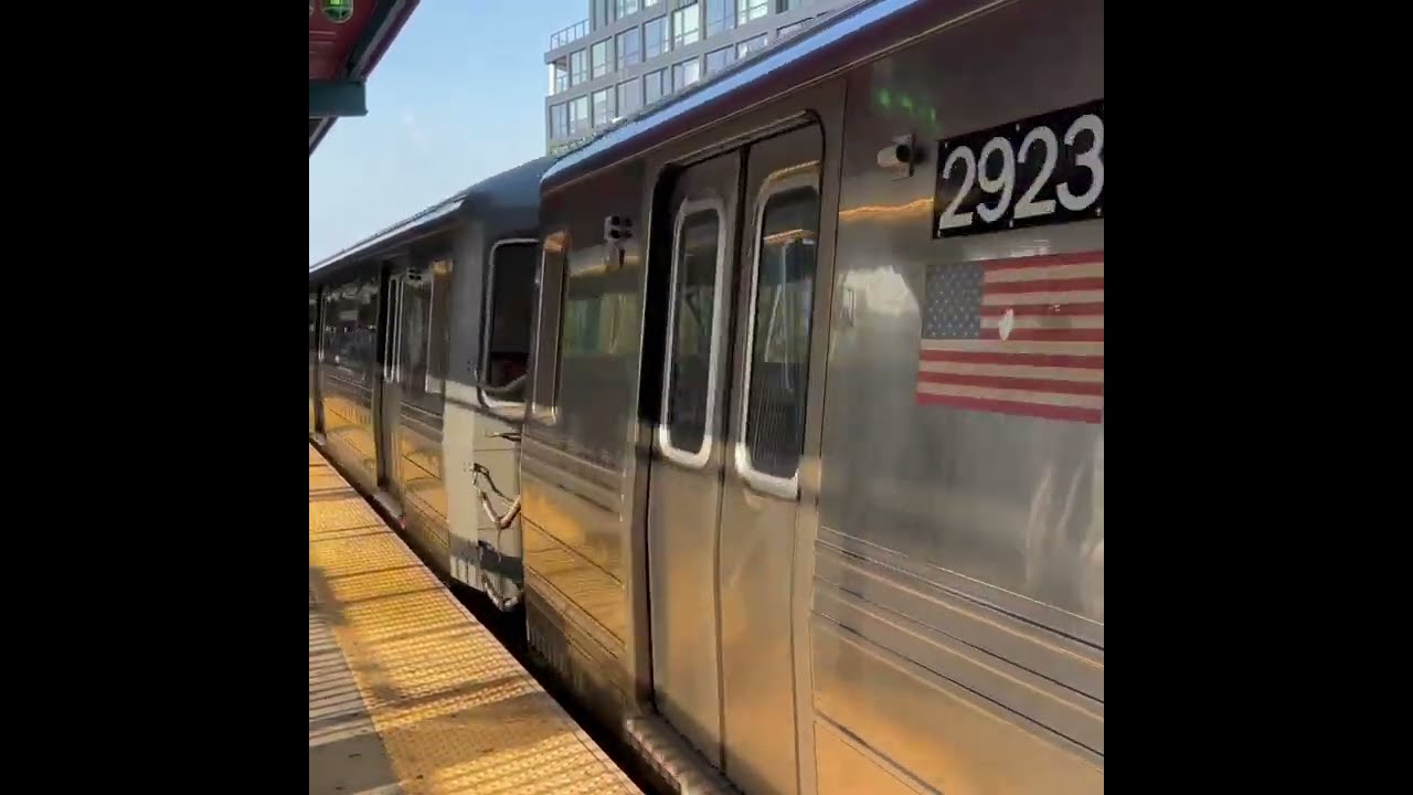  BMT Franklin Avenue Shuttle 1986 1988 Westinghouse Amrail R 68 FAS Leaving Ave Shorts