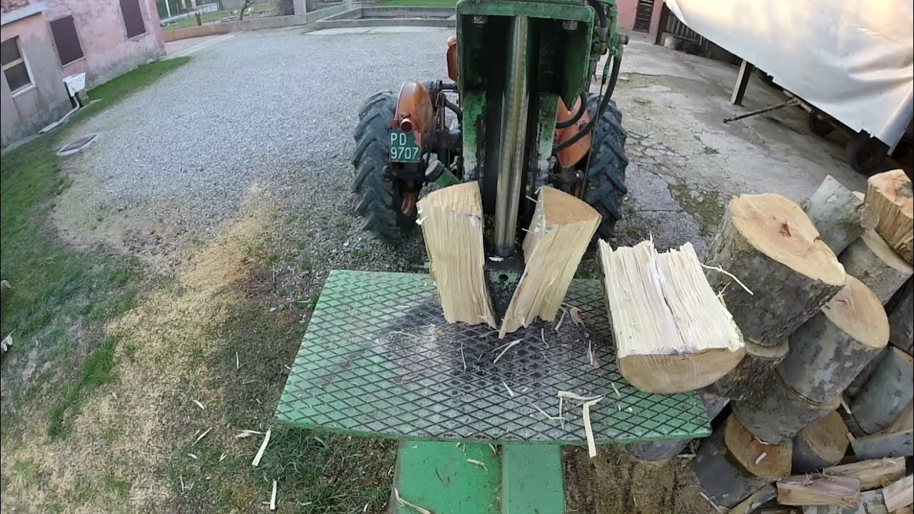 POV Fiat 211R in wood splitting - old firewood processing machine - macchina spaccalegna idraulica
