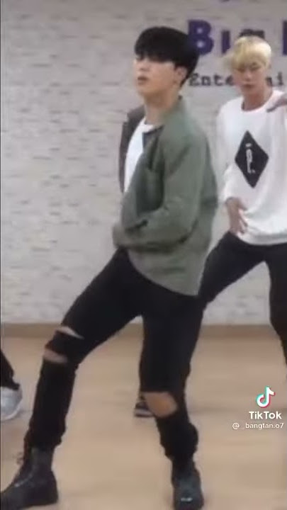 (Bts funny dance) jin and Jimin