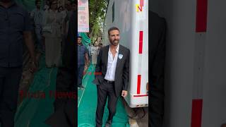 Akshay Kumar casually spotted in Bandra — style, swag &amp; simplicity! ❤️#akshaykumar #tindanews