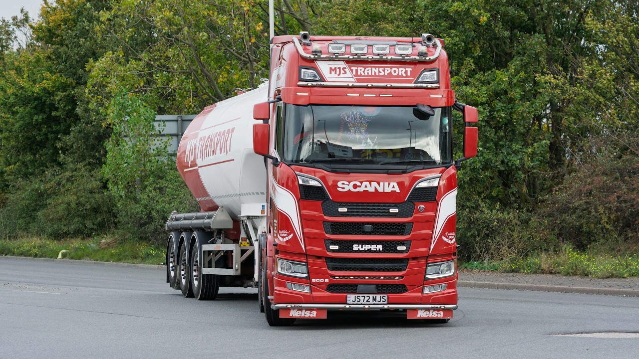 UK truck spotting on a windy week at the Port. (4K)