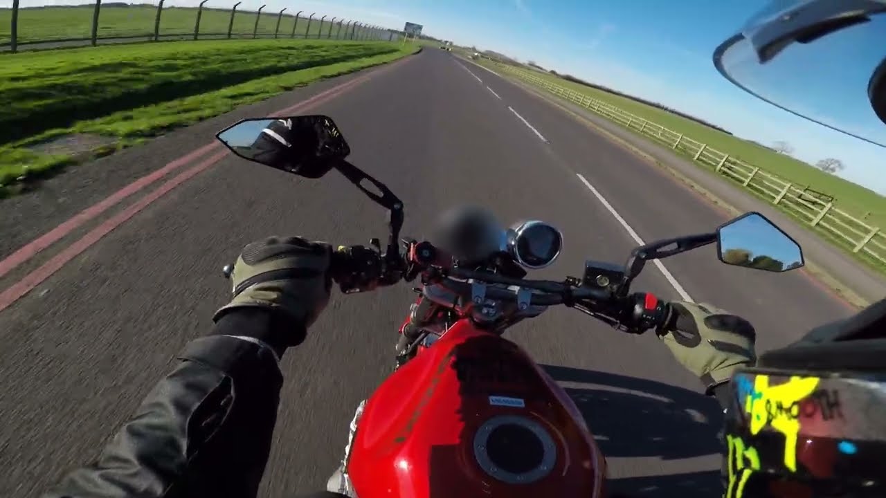 *Suzuki Bandit 600* Winter blast down country roads