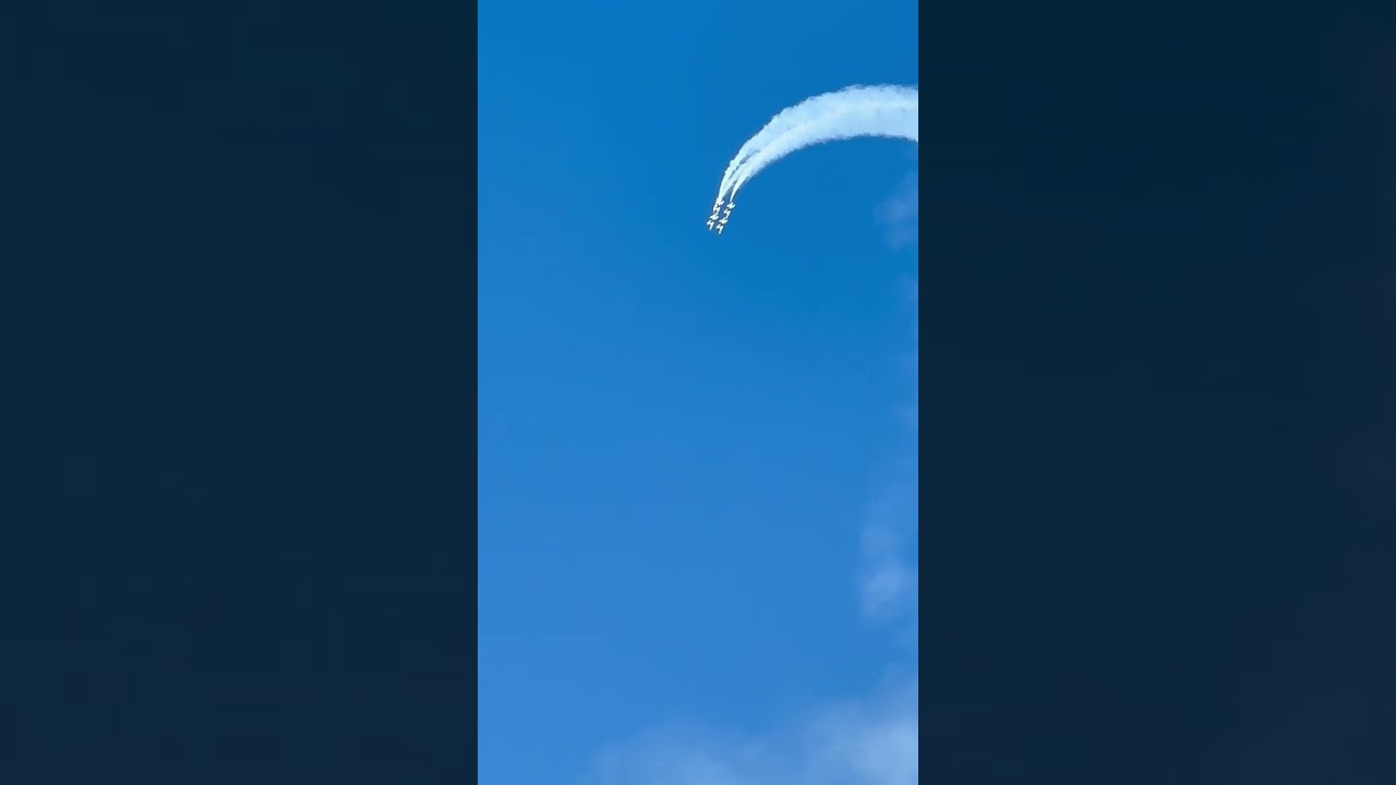 USAF Thunderbirds F Jets Perform Dramatic Split over Skyscrapers