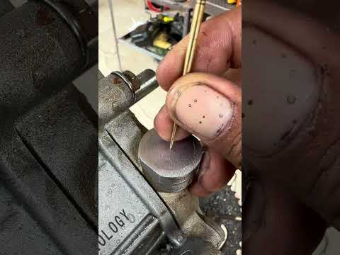 A genius mechanic trick that actually works! 🔧🔥 #usa #automobile #diy #mechanic #trending #trend thumbnail