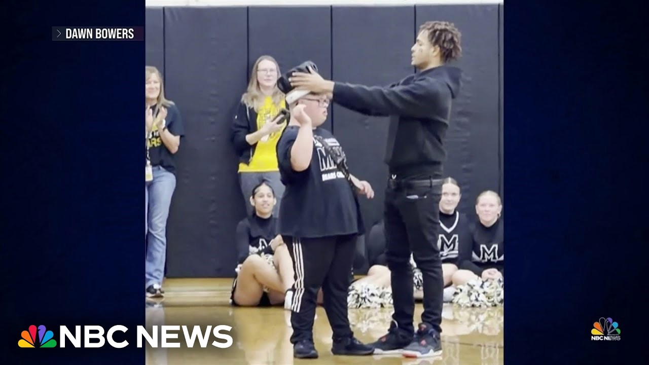 Good News: High school student shares homecoming crown Good News: High school student shares homecoming crown