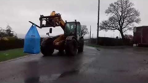 Unloading Fertiliser
