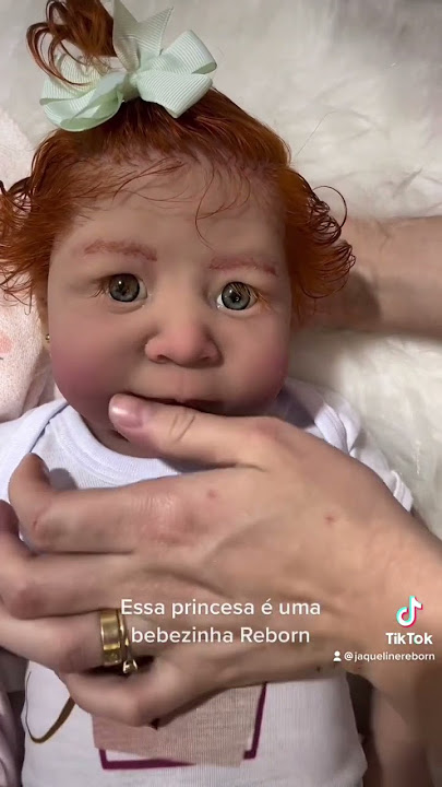 Boneca bebê reborn comparada na Shopee. 