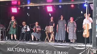 Baltos Burės Plazda. Panevėžio Raj. Raguvos Kc Kapela Kukalis, Vad. Viktorija Kiurienė.