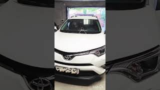 Деинсталляция лобового стекла Toyota RAV4 с помощью синтетического шнура системой Spider 3