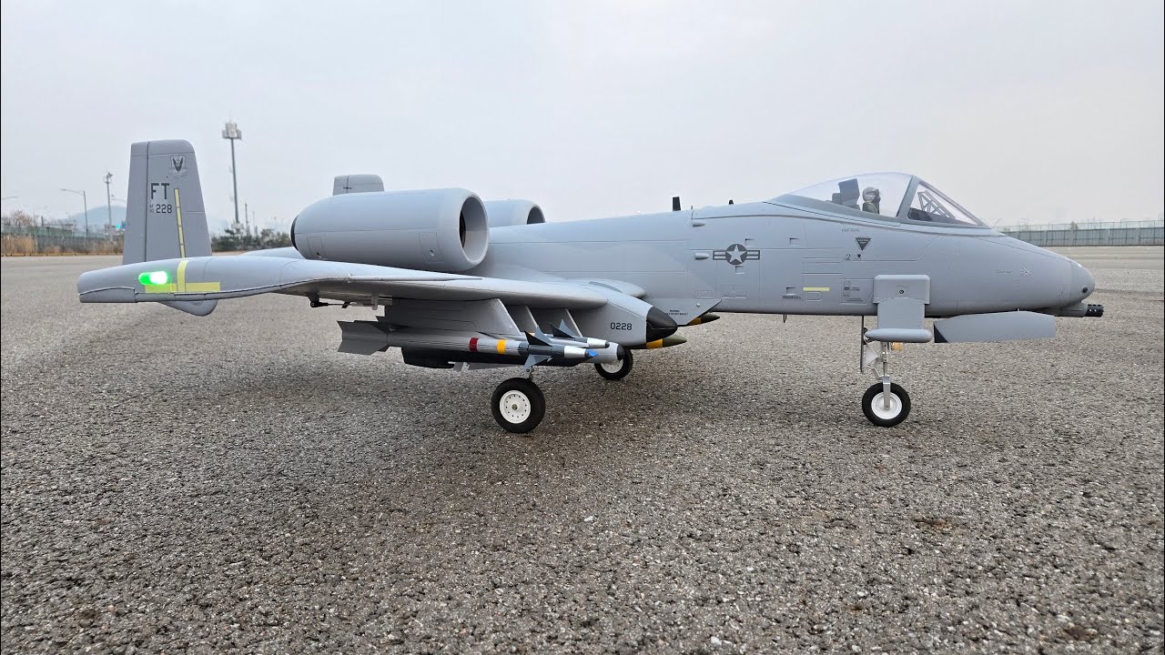 Freewing A-10 80mm V1 - the First Flight with Assan AG61 steering Gyro ...
