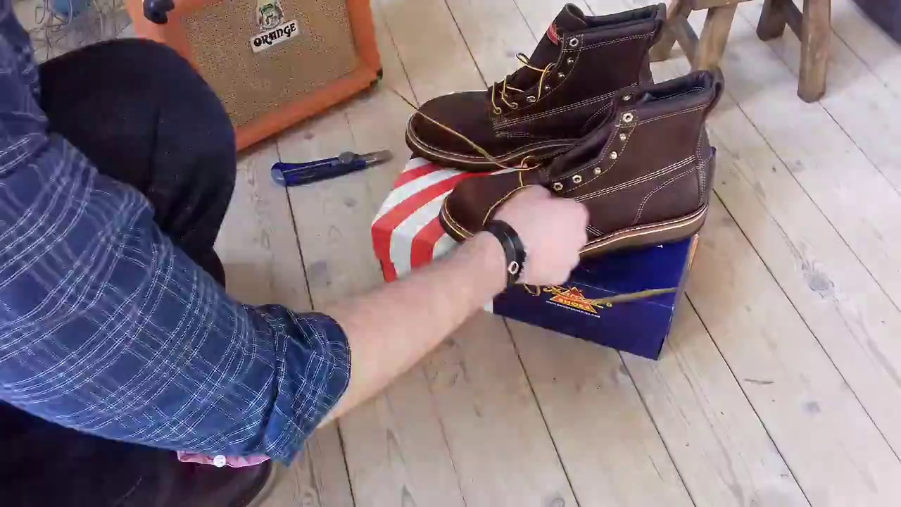 Unboxing and lacing Thorogood 6" Wedge Sport boots - YouTube