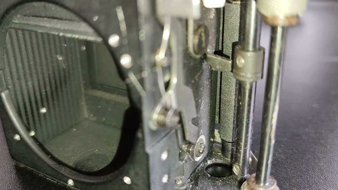 Exakta Varex IIb mirror being dropped into place 1080p