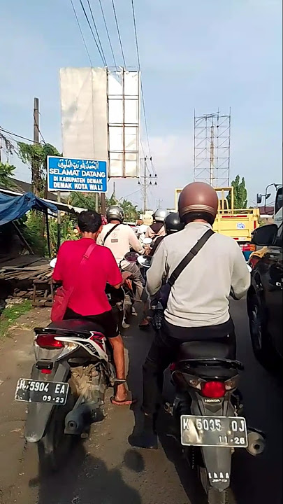 KEMACETAN PANJANG DI BATAS KOTA WALIi #macet #pengecoranjalan #demak #semarang