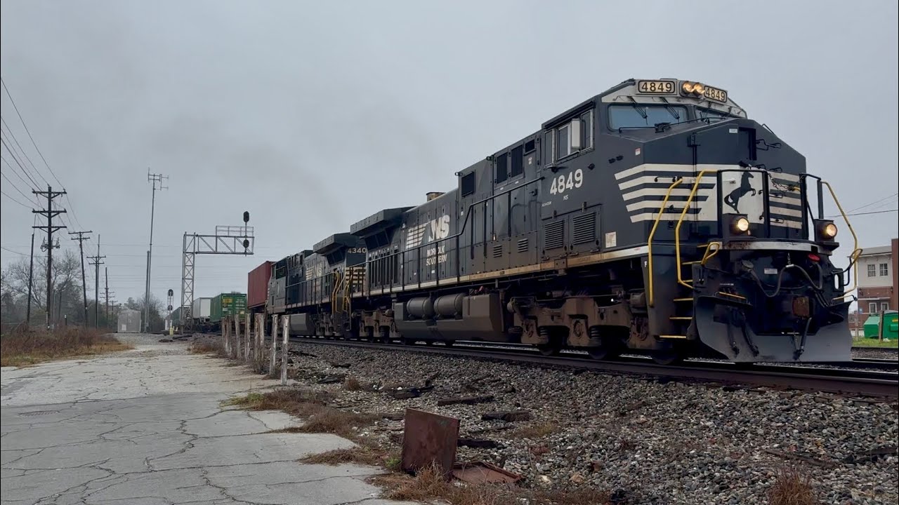 NS 29F Climbs Up To Speed At Cordele, GA - YouTube