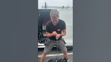 Man Hits Himself in Face While Trying to Lift Tool Bag Using Cable - 1428048