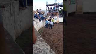 Greñas de Jalisco montando en dogollado