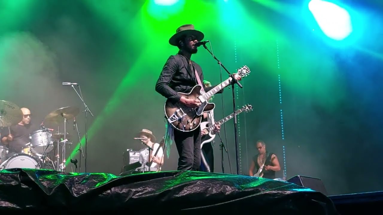Guitarbattle: Samantha Fish vs. Gary Clark Jr. Winner is the audience ;-)