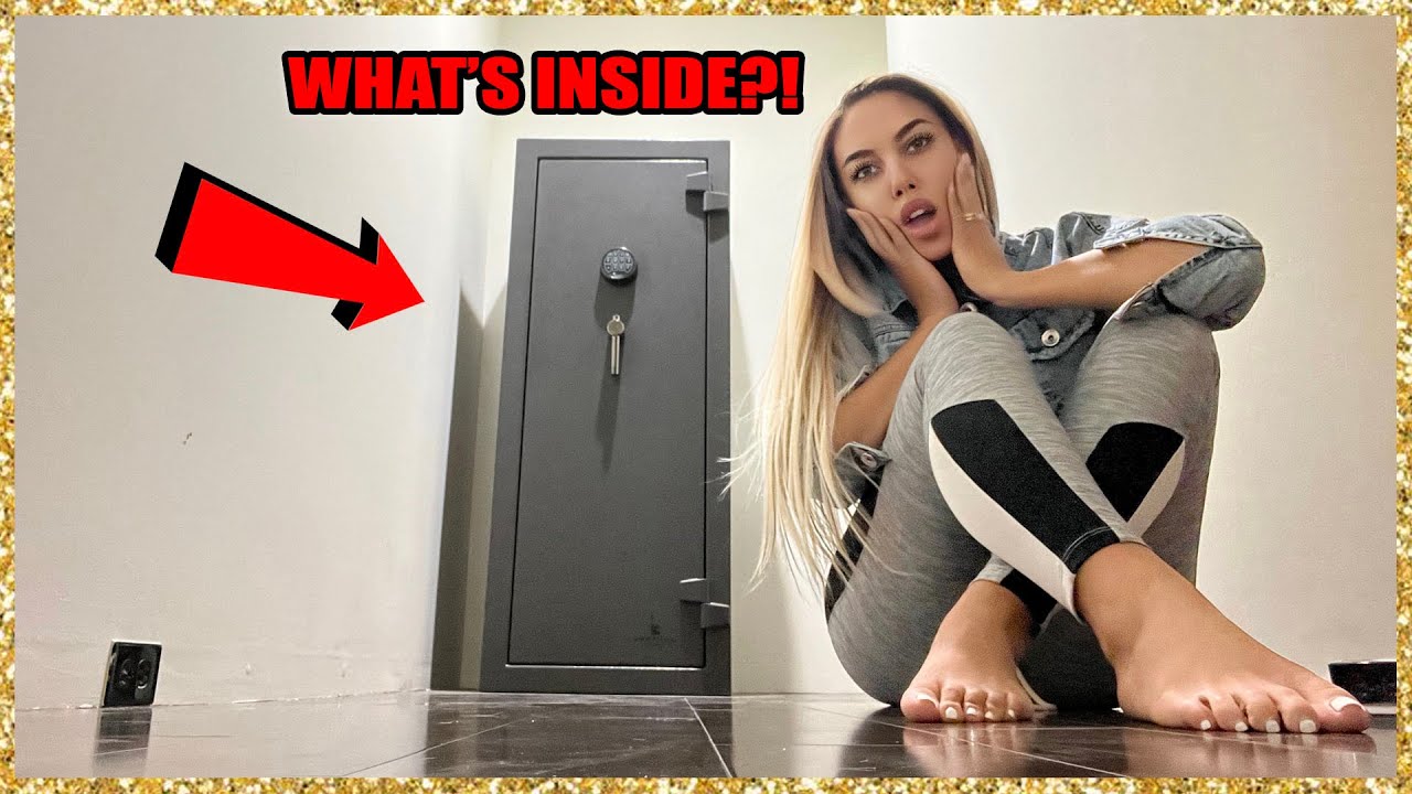 SHE FOUND A SAFE INSIDE THE SECRET ROOM (WHAT'S INSIDE?) - YouTube