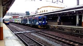 3191次迴送嘉義站的EMU559+EMU563優化區間車,跟3211次經由屏東線開往潮州的EMU853+EMU854微笑號區間車,和3187次經由山線開往潮州的EMU561+EMU566優化區間車
