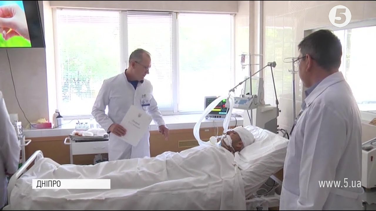 "Накрив собою доньку": у Дніпрі лікарі борються за життя "тяжкого" військового ЗСУ