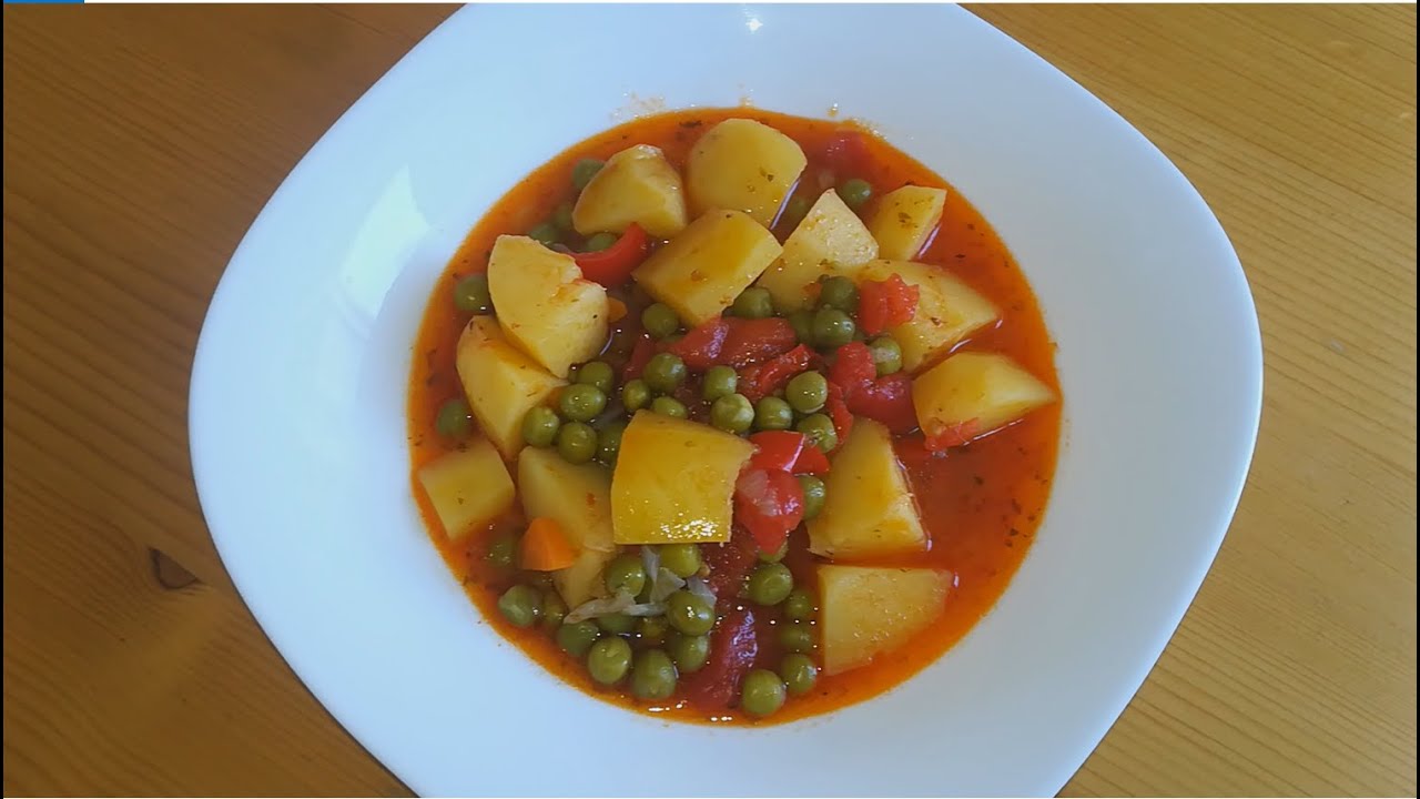 Картофена яхния с грах