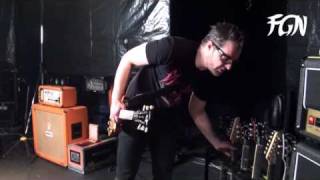 Der-W Gitarrist Dirk Czuya Zeigt Seine Fgn Gitarren Live In Frankfurt 2011