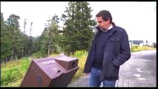 Cuneyt Ozdemir, cop kutusunun ayilar tarafindan acilamadigini gosteriyor. 😊