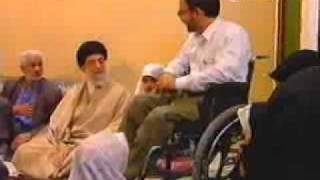 KHAMENEI IR حضور رهبرانقلاب در منزل یكی از خانواده ها ی شهدا