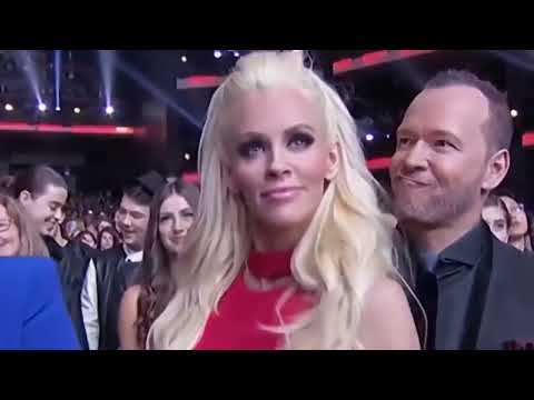 Ariana Grande Focus Live In The AMA 2015 