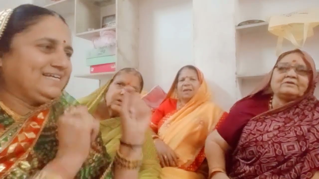 तुलसा जी मजामे रीछों तुलसी मैया को सखियां क्या शिक्षा देती है सुनिए इस भजन में 🙏🏻🌷❤️❤️