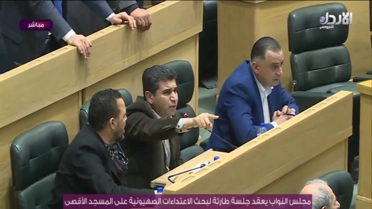 عاطف الطراونة للنائب هديب أنت لست نائبا أردنيا ومدسوس بيننا لصناعة الفتنة.